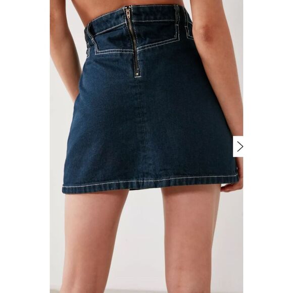 BDG Denim Workwear Mini Skirt Size Small - Picture 2 of 5
